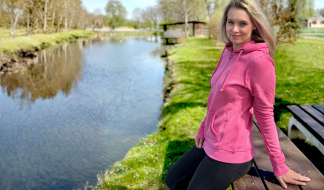 Jaro volá po mikině!